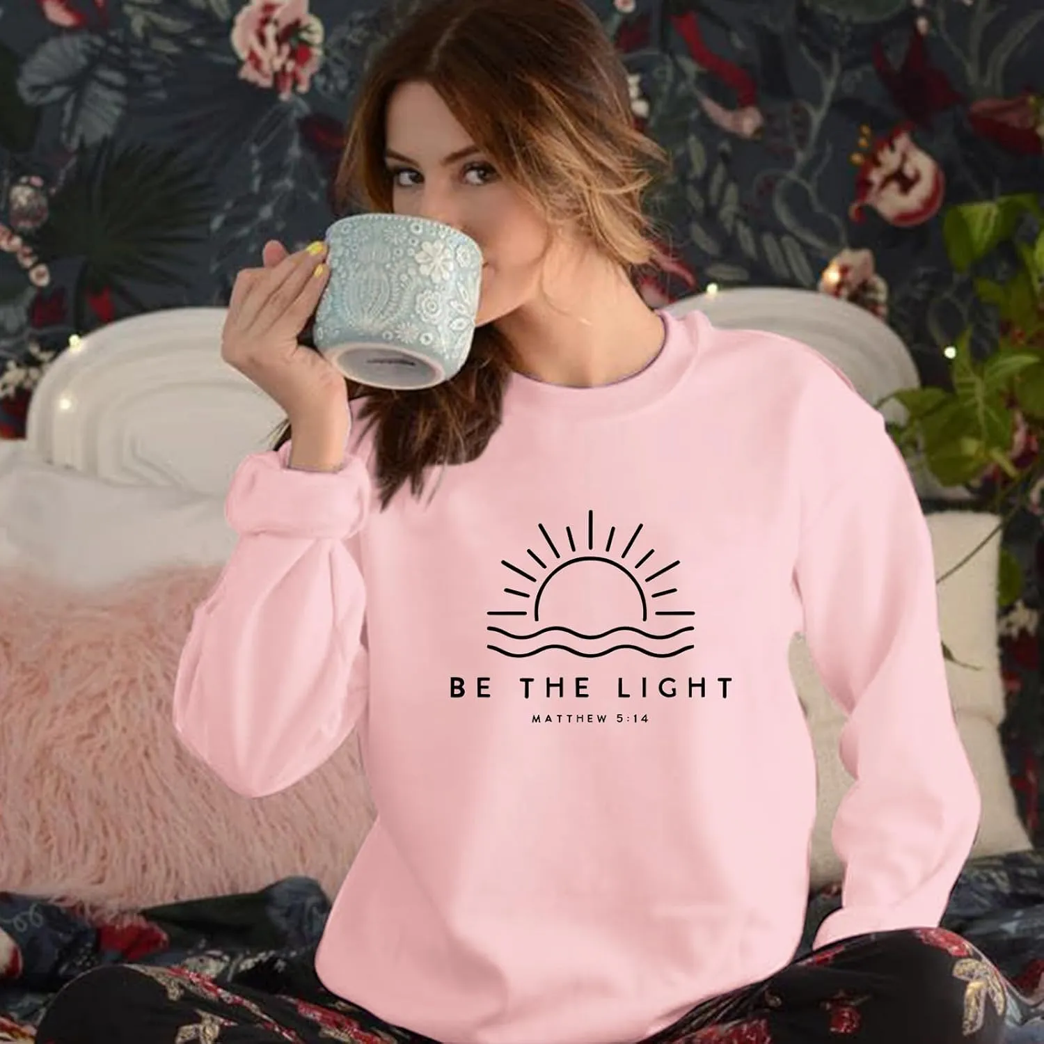 Christian Be The Light Sweatshirts for Women Religious Faith Jesus Bible Verse Graphic Shirts Loose Pullover Tops